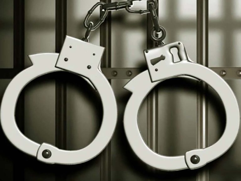 హైదరాబాద్ లో పేకాట స్థావరాలపై పోలీసుల వరుస దాడులు…