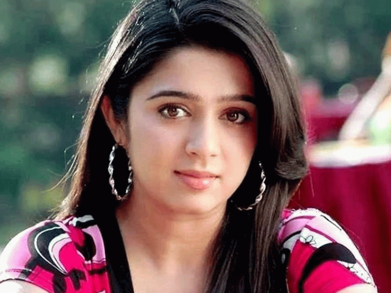 ఛార్మీ అందమే మంత్రం!