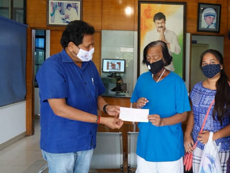 జర్నలిస్టుకు చిరు సాయం