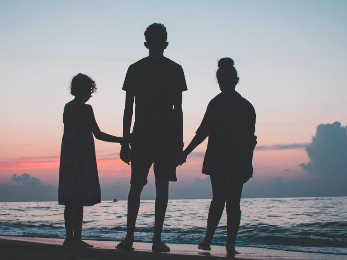 ఒకే కుటుంబంలో ముగ్గురికి టైఫాయిడ్.. కరోనా అనుకుని ఆత్మహత్య