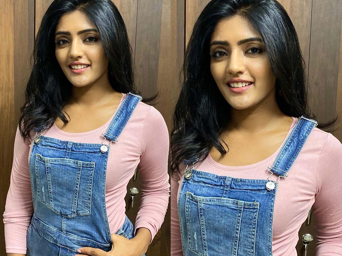 అందాలు ఆరబోస్తూన్న ఈషా రెబ్బ