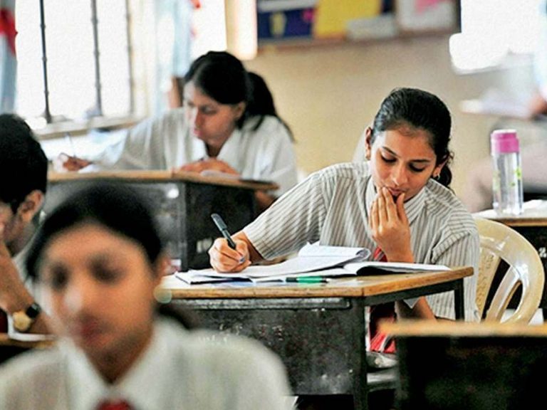 సీబీఎస్సీ 12వ తరగతి పరీక్షలపై కేంద్రం కీలక నిర్ణయం !