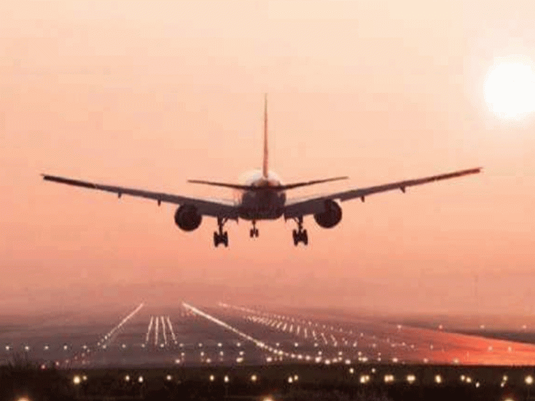 International Flights: అంతర్జాతీయ విమాన సర్వీసులపై కేంద్రం కీలక నిర్ణయం