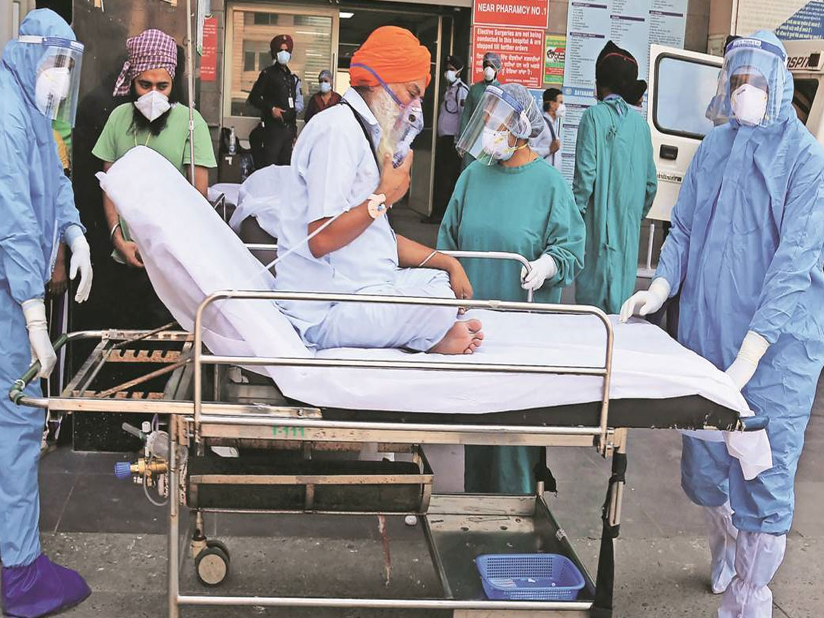 గ్రేటర్‌లో క్రమంగా తగ్గుముఖం పడుతున్న కరోనా