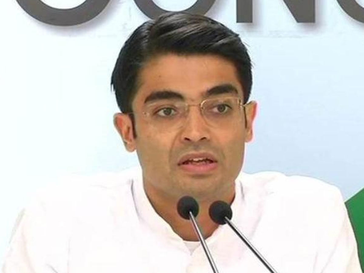 డార్క్​ చాకెట్లు, గోమూత్ర సలహాలు బంద్ చేయండి: కాంగ్రెస్ నేత