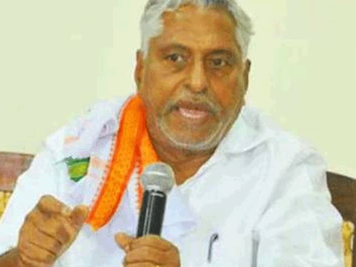 కేటీఆర్ సీఎం పదవికి అడ్డంకిగా ఈటల… అందుకే…?