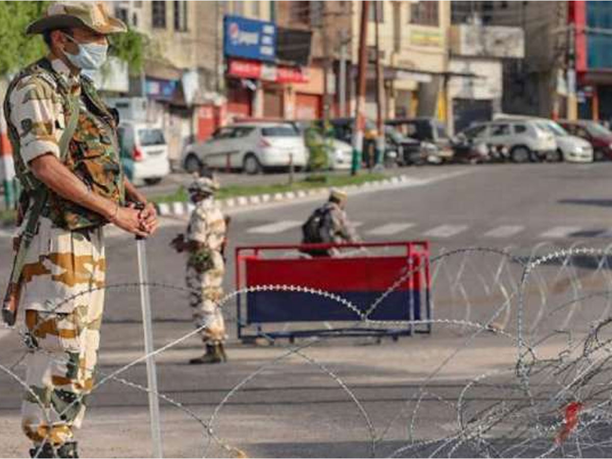 జమ్మూ కాశ్మీర్ లో కర్ఫ్యూ పొడిగింపు