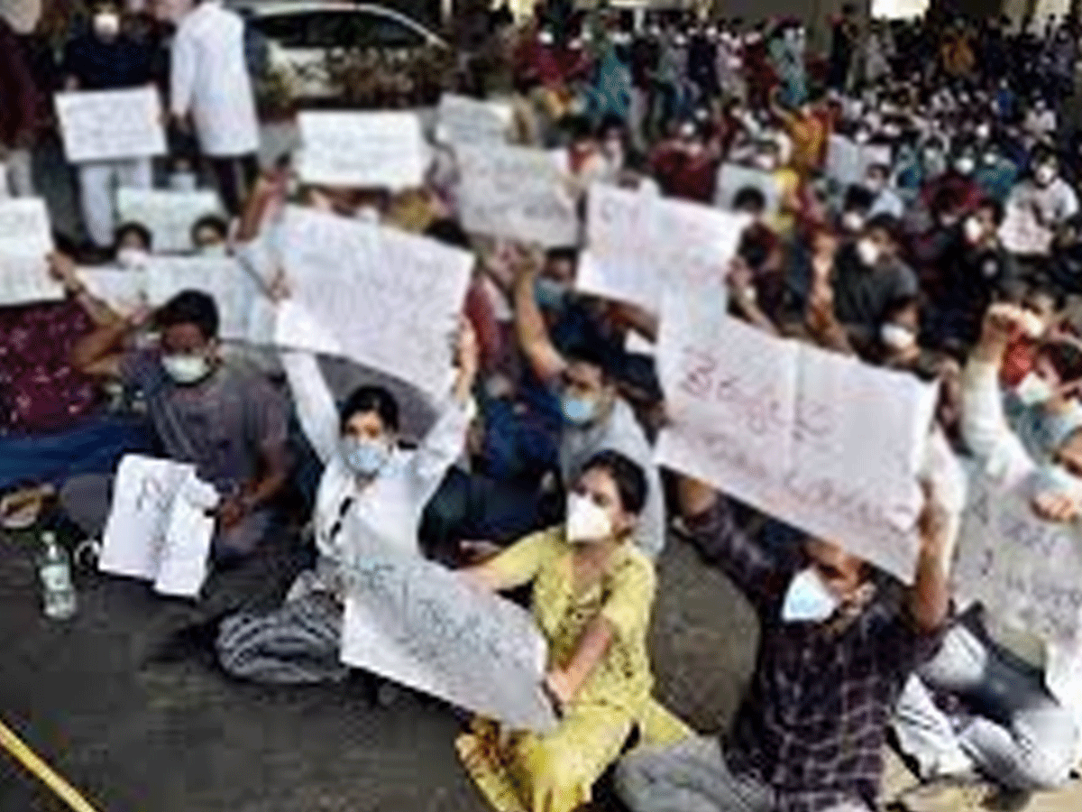 జూడాల ఆందోళ‌న బాట‌.. విధుల బ‌హిష్క‌ర‌ణ‌కు రెడీ..