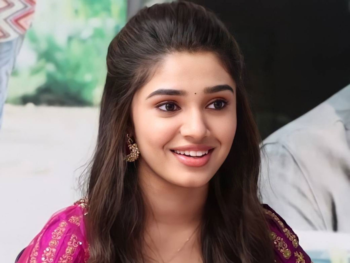 పుకార్లకు చెక్: క్యూట్ అందానికి తగ్గట్టే క్లారిటీ ఇచ్చిన కృతిశెట్టి