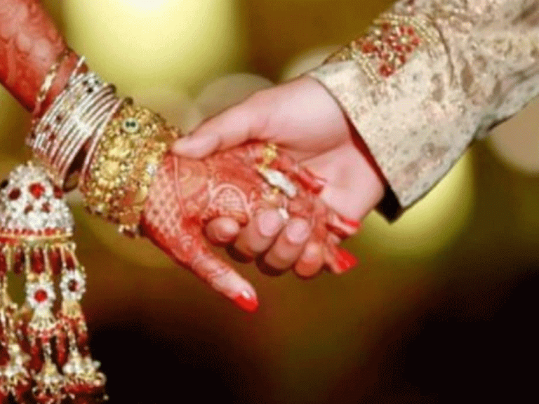 వ‌రుడి చెంప చెల్లుమ‌నిపించిన వ‌ధువు.. కుటుంబ స‌భ్యుల‌పై గ్రామ‌స్తుల దాడి..!