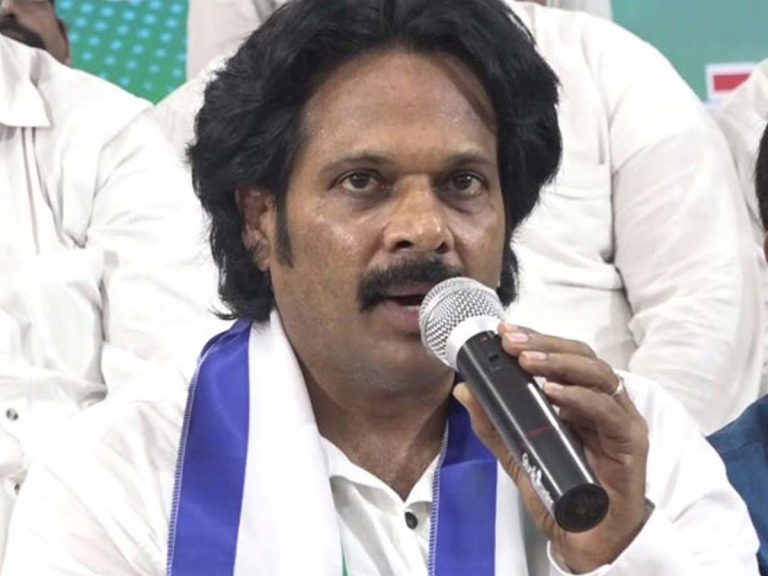 రఘురామరాజు ఒక మానసిక రోగి…ఆయనకు వైద్యం చేయించాలి