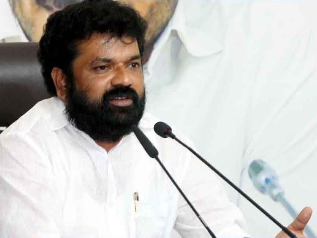 రఘురామ కృష్ణంరాజు మహా నటుడు..