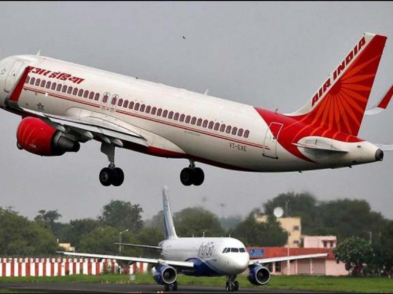 విమాన ప్రయాణికులకు షాక్..