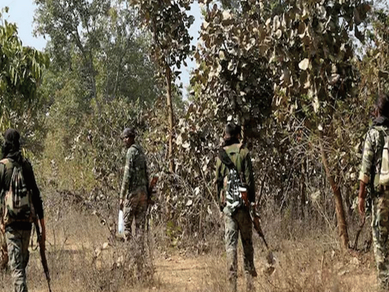 పోలీసుల కాల్పులు, ముగ్గురు మృతి