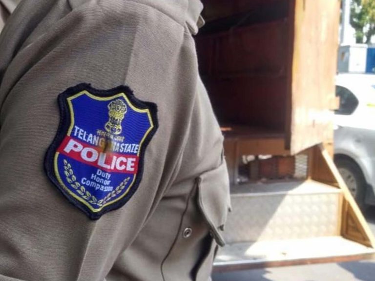 ప్రేమ పేరుతో లేడి కానిస్టేబుల్ దారుణాలు : ముగ్గురితో పెళ్లి.. ఆ తర్వాత