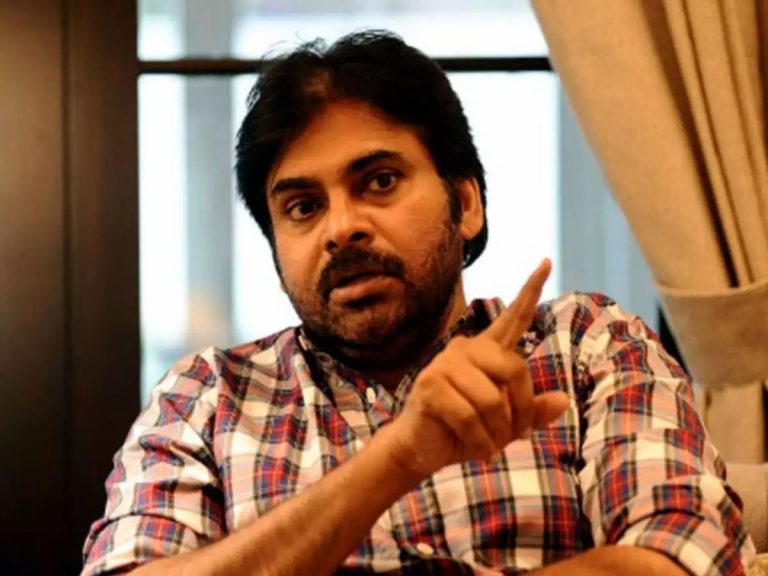 లెక్చ‌ర‌ర్ పాత్ర‌లో ప‌వ‌ర్ స్టార్!