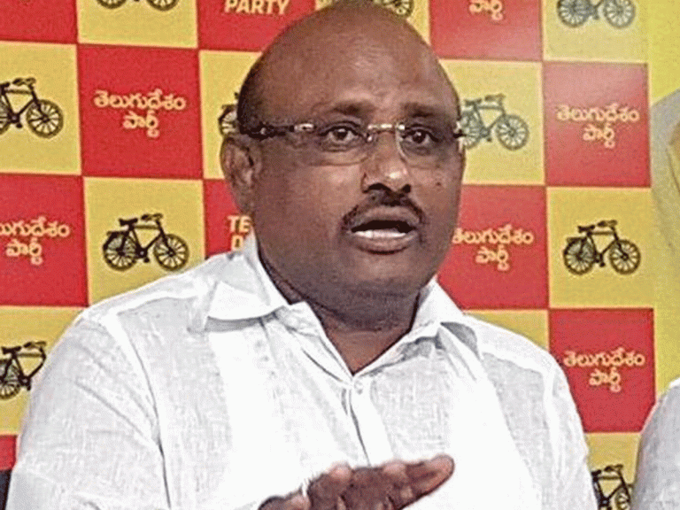 పోలీసులు వైసీపీ కార్యకర్తలా వ్యవహరిస్తున్నారు…