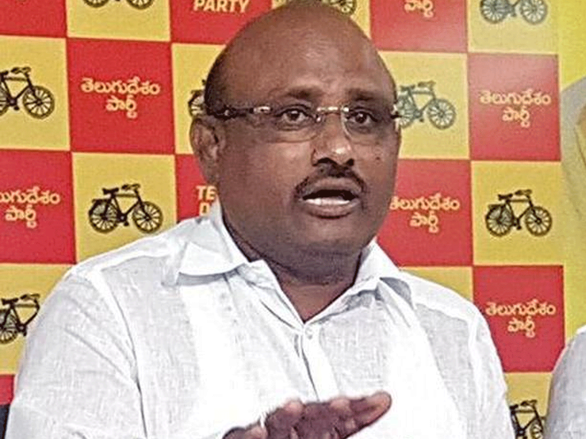 పోలీసులు వైసీపీ కార్యకర్తలా వ్యవహరిస్తున్నారు…