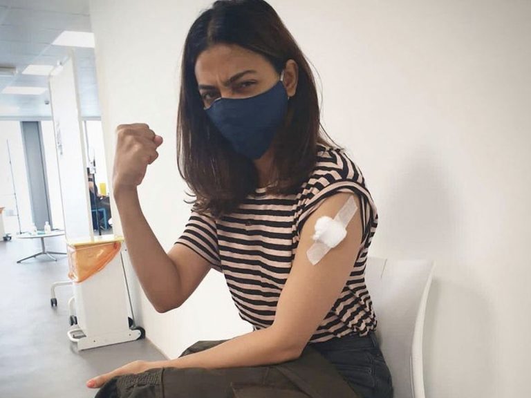 ఫస్ట్ డోస్ వ్యాక్సిన్ తీసుకున్న బోల్డ్ బ్యూటీ