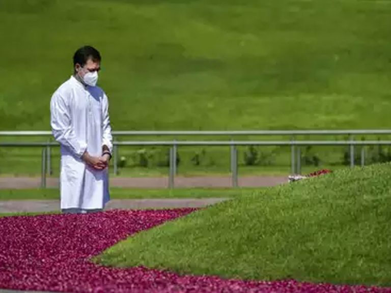 నెహ్రూ వర్ధంతి: నివాళులర్పించిన రాహుల్​ గాంధీ