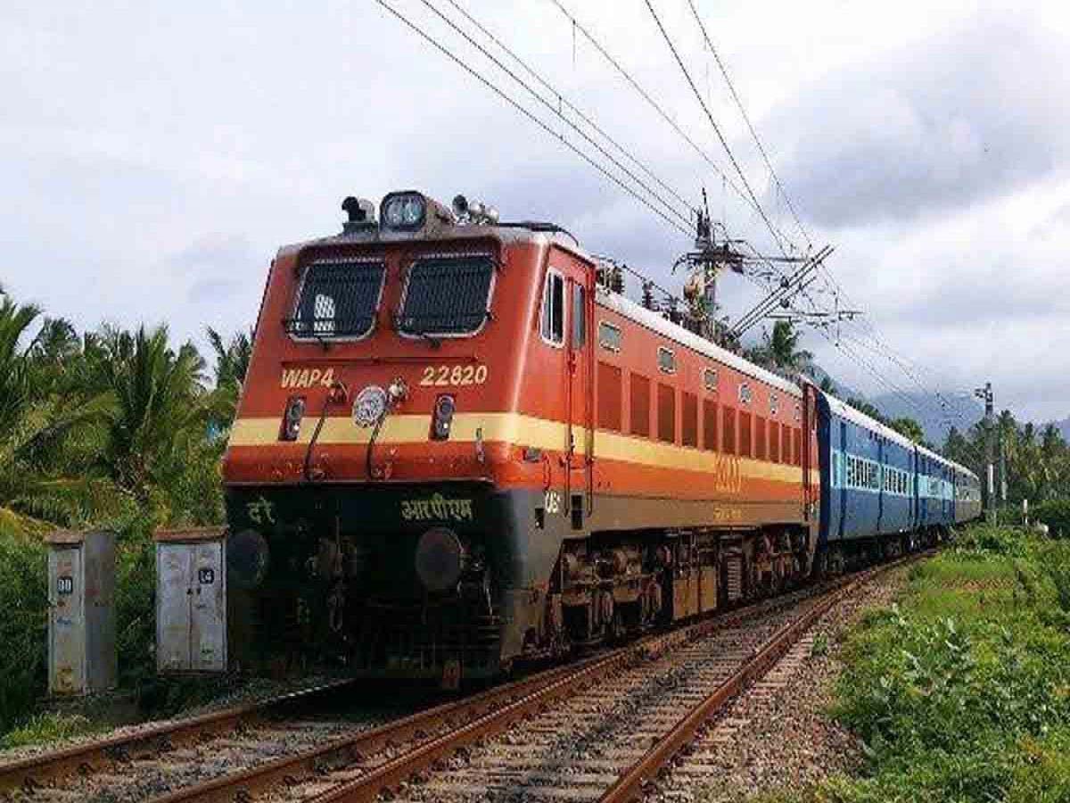 యాస్ తుఫాన్ అలర్ట్ : 64 రైళ్ల రాకపోకలు రద్దు