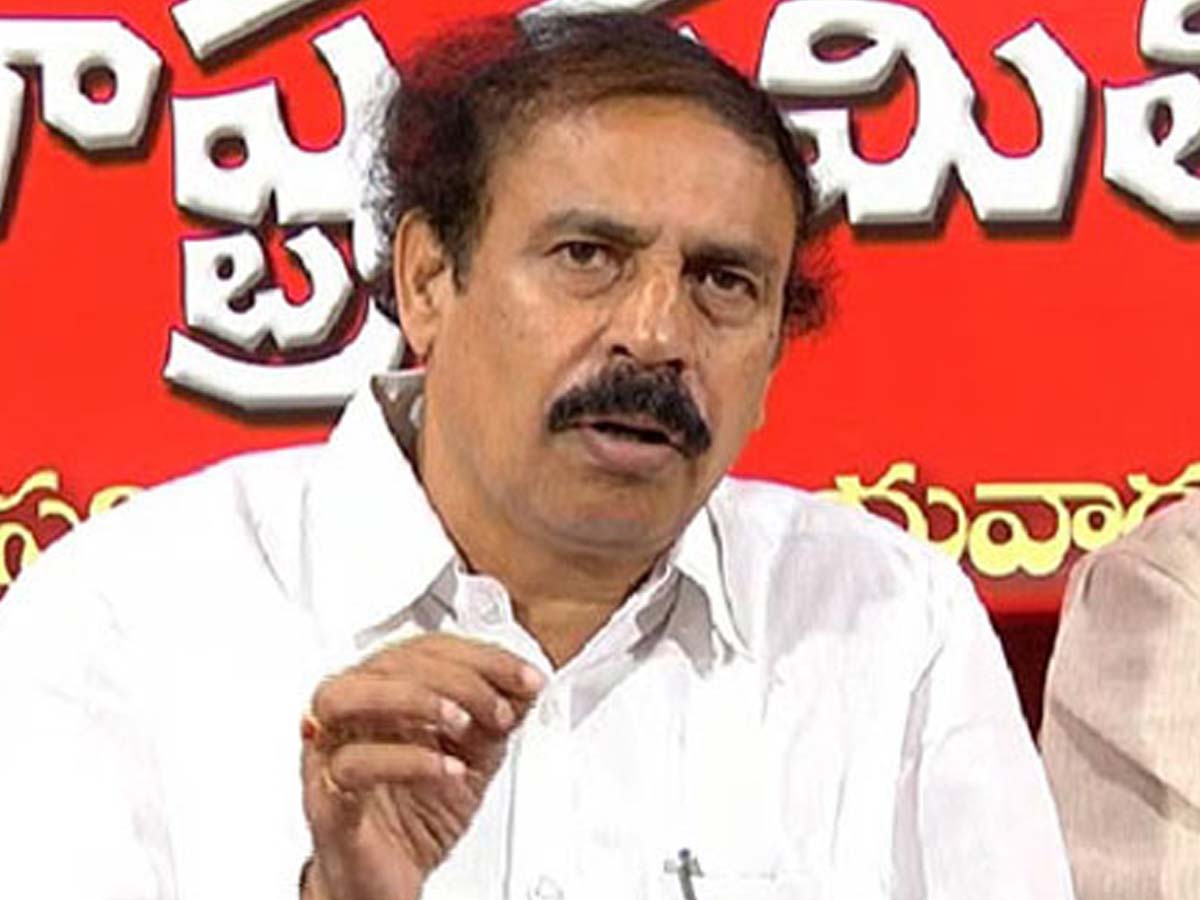 కేసిఆర్, జగన్, చంద్రబాబులు మోడీకి భయపడుతున్నారు