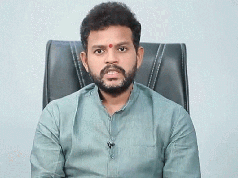 స్టీల్ ప్లాంట్ ప్రైవేటీకరణను అడ్డుకోవడానికి రాజీనామాలకు సిద్ధం