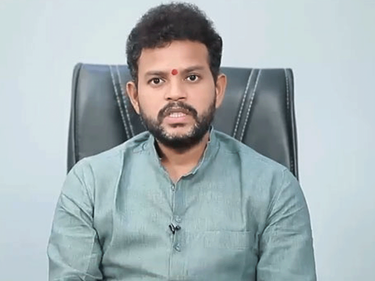 స్టీల్ ప్లాంట్ ప్రైవేటీకరణను అడ్డుకోవడానికి రాజీనామాలకు సిద్ధం