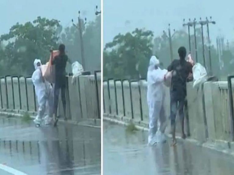 వైరల్ వీడియో: కొవిడ్‌ మృతదేహాన్ని నదిలో పడేశారు