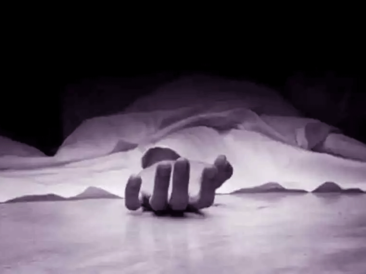 పాత‌బ‌స్తీలో దారుణం.. ఒకే కుటుంబానికి చెందిన ముగ్గురు ఆత్మ‌హ‌త్య‌