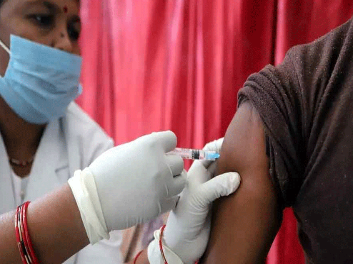 తెలంగాణ‌లో 18 ఏళ్లు పైబ‌డిన‌వారికి వ్యాక్సిన్‌.. ప్రైవేట్ ఆస్ప‌త్రుల‌కు అనుమ‌తి..