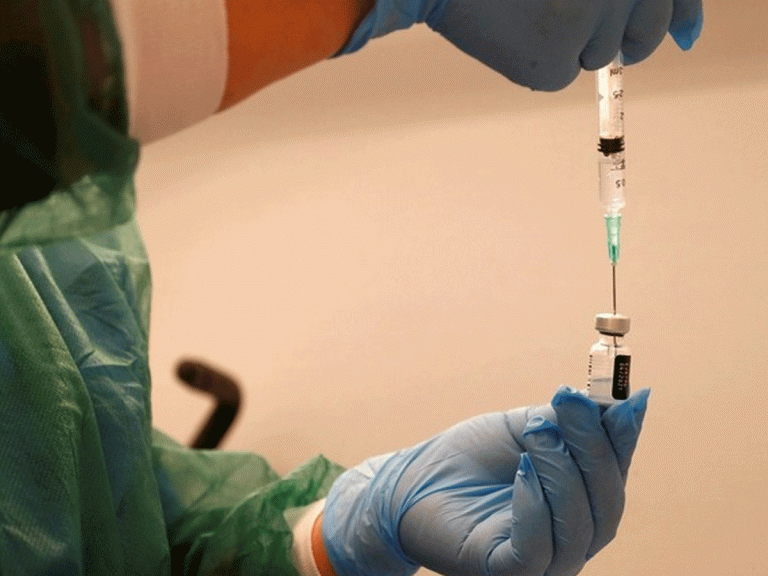 తెలంగాణలో వ్యాక్సినేషన్‌కు హాలీడేస్