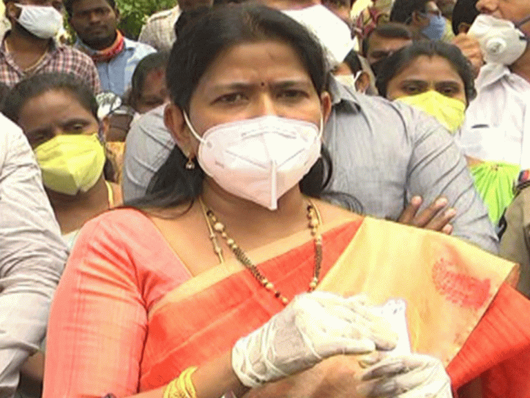 రఘురామకృష్ణంరాజు అరెస్ట్ ను సమర్థిస్తున్నాం : మంత్రి వనిత