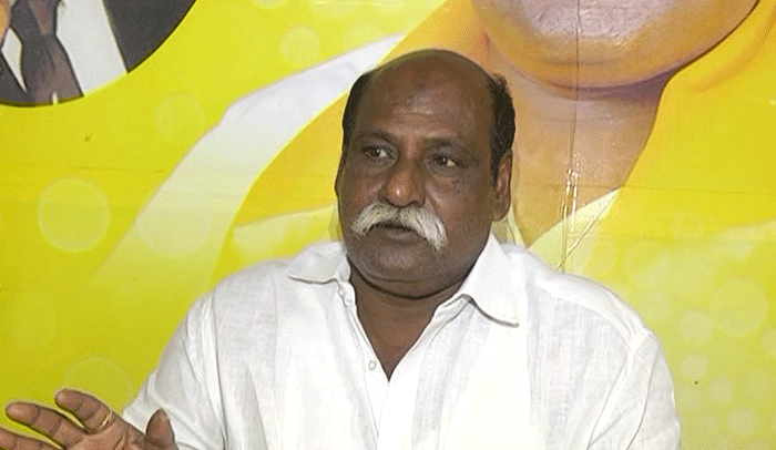 కరోనా లేనప్పుడు కూడా హోమ్ క్వారంటైన్ ఉన్న సీఎం జగన్…