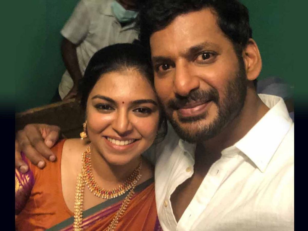 Vishal Selfie with Raveena Ravi on Shooting Spot od Vishal31