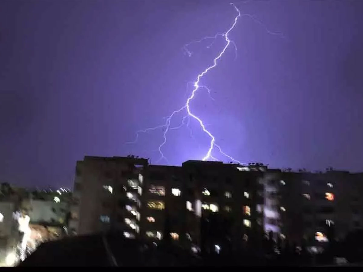 బలపడుతున్న అల్పపీడనం.. రాగల కొన్ని గంటల్లో!