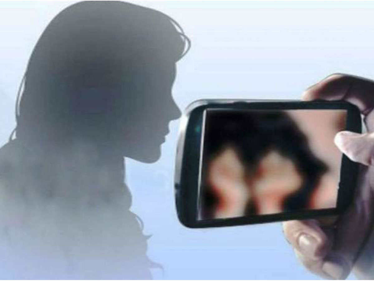 భార్య బాత్రూం వీడియో వైరల్.. మనస్తాపంతో భర్త మృతి!