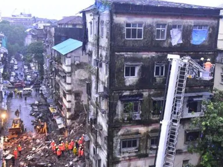 దారుణంః ముంబైలో ఘోర ప్ర‌మాదం…9 మంది మృతి..