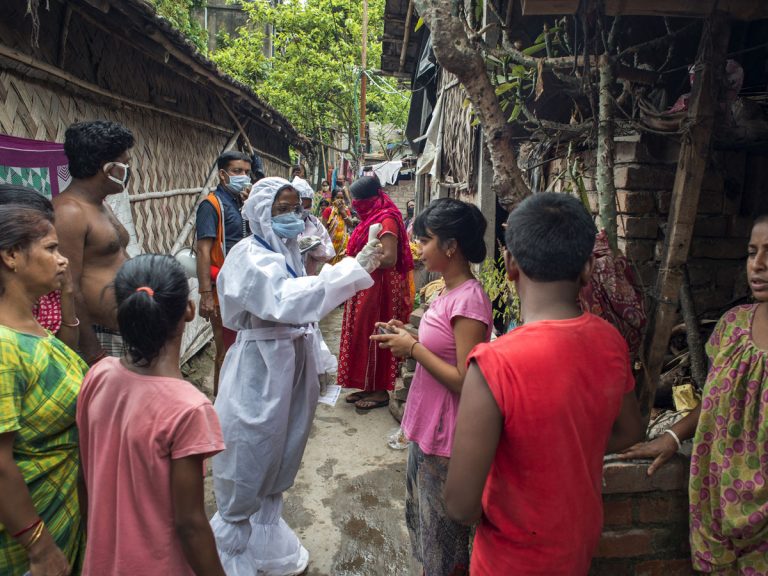 ప‌ల్లే జీవితాన్ని కుదిపేస్తున్న క‌రోనా సెకండ్ వేవ్‌…