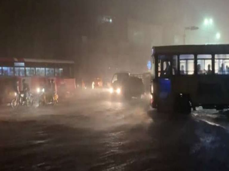 హైద‌రాబాద్ న‌గ‌రంలో భారీ వ‌ర్షం… త‌డిసిముద్దైన మ‌హాన‌గ‌రం…