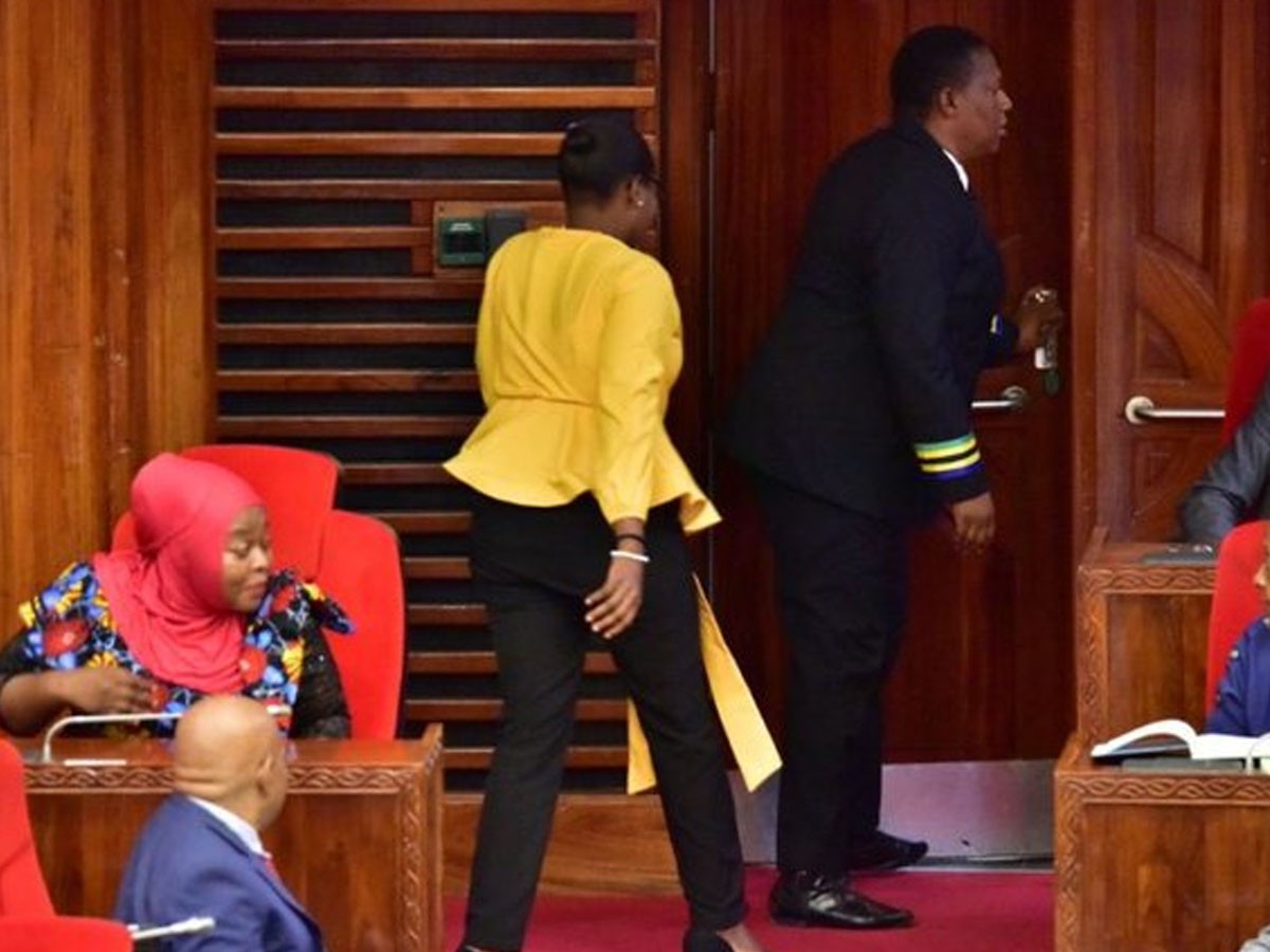 మ‌హిళా ఎంపీని బ‌హిష్క‌రించిన పార్ల‌మెంట్‌…కారణం తెలిస్తే షాక్‌…