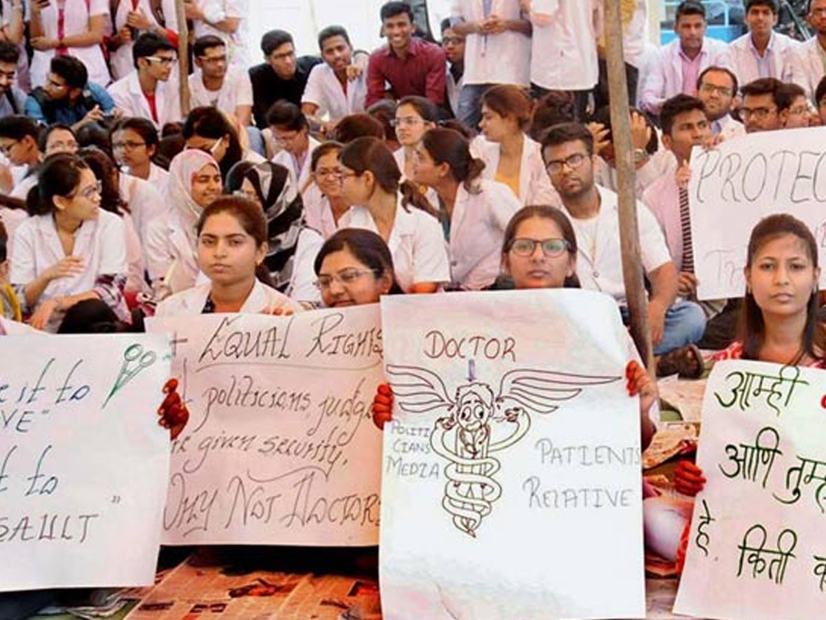 మ‌ధ్య‌ప్ర‌దేశ్‌లో జూడాల స‌మ్మె…మూడువేల మంది డాక్ట‌ర్లు రాజీనామా..!!