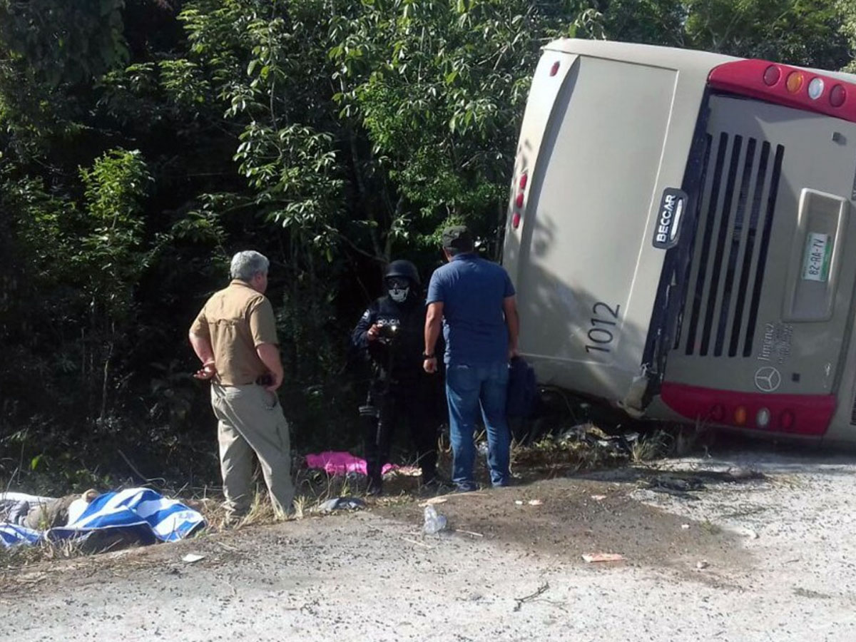 మెక్సికోలో ఘోర‌రోడ్డు ప్ర‌మాదంః 12 మంది మృతి…