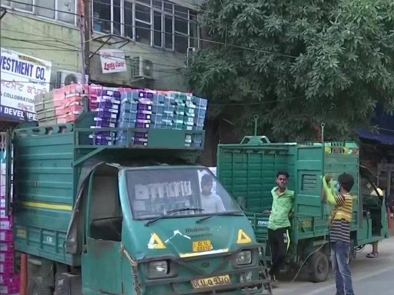 45 రోజుల త‌రువాత…ఢిల్లీలో మొద‌లైన సంద‌డి…