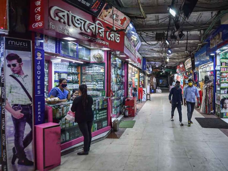 అన్‌లాక్‌లో విచిత్రంః  ఖాళీగా దుకాణాలు…నిర్మానుష్యంగా రోడ్లు…