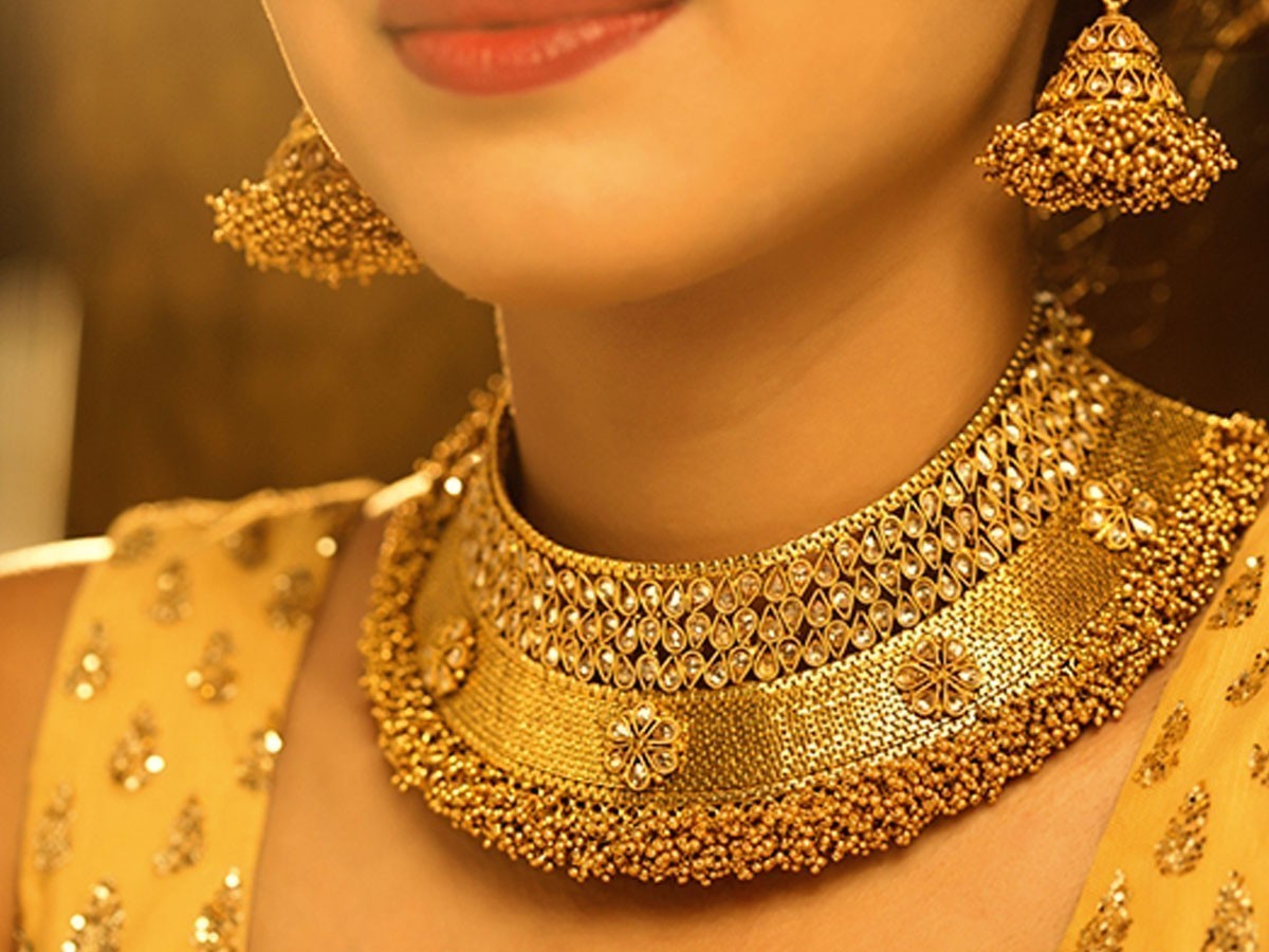 నిల‌క‌డ‌గా బంగారం…దిగొస్తున్న వెండి…