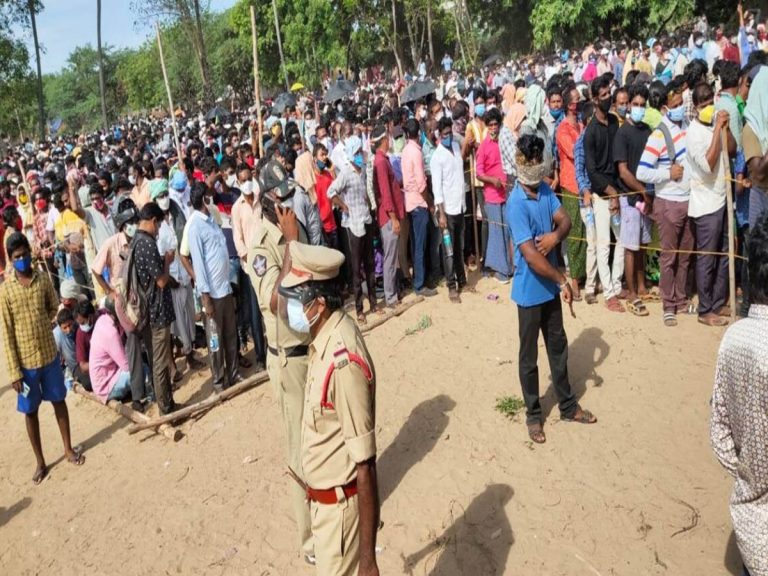 ఆధార్ కార్డు ఉంటేనే ఆ గ్రామంలోకి అనుమ‌తి… ఎందుకంటే…