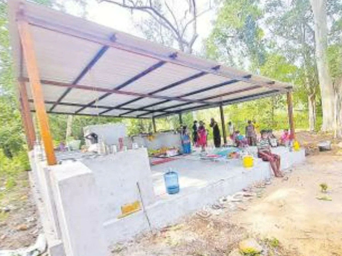 ఐసోలేష‌న్ కేంద్రంగా స్మ‌శానం…ఎక్క‌డంటే…