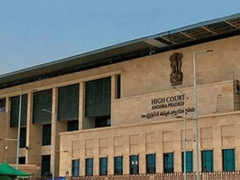 ఐదుగురు ఐఏఎస్‌లకు హైకోర్టులో ఊరట