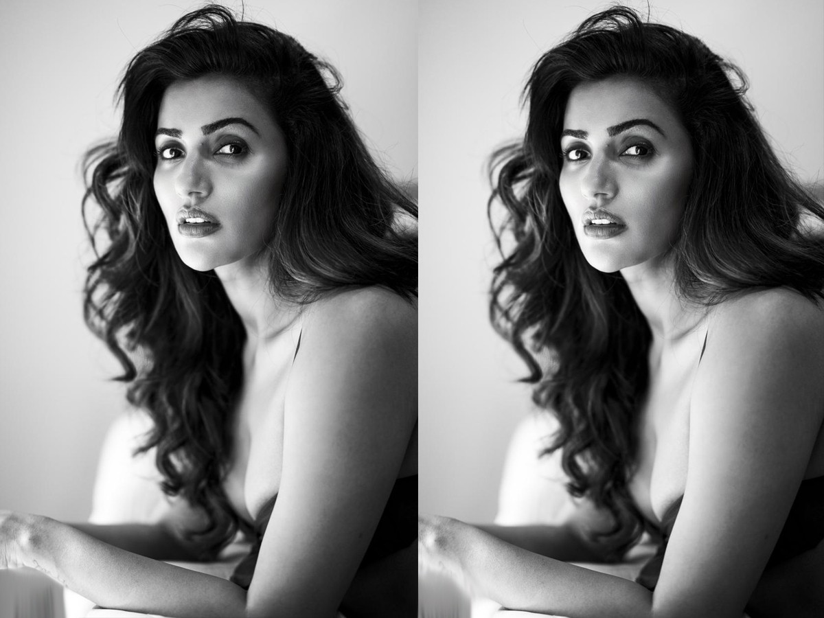 క్లివేజ్ షోతో రచ్చ చేస్తున్న అక్షర గౌడ